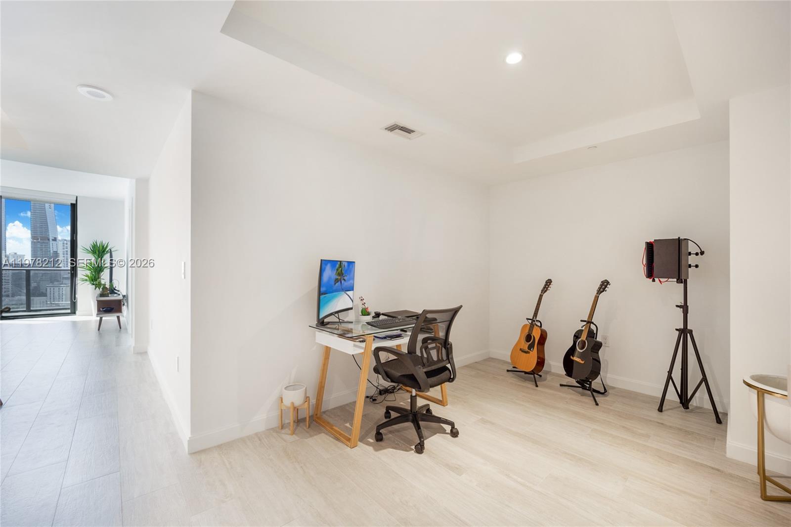 45 SW 9th St #1904, Miami FL 33130