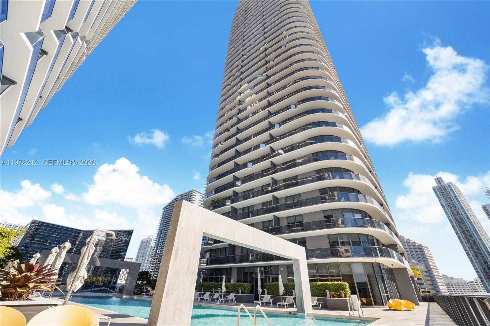 45 SW 9th St #1904, Miami FL 33130
