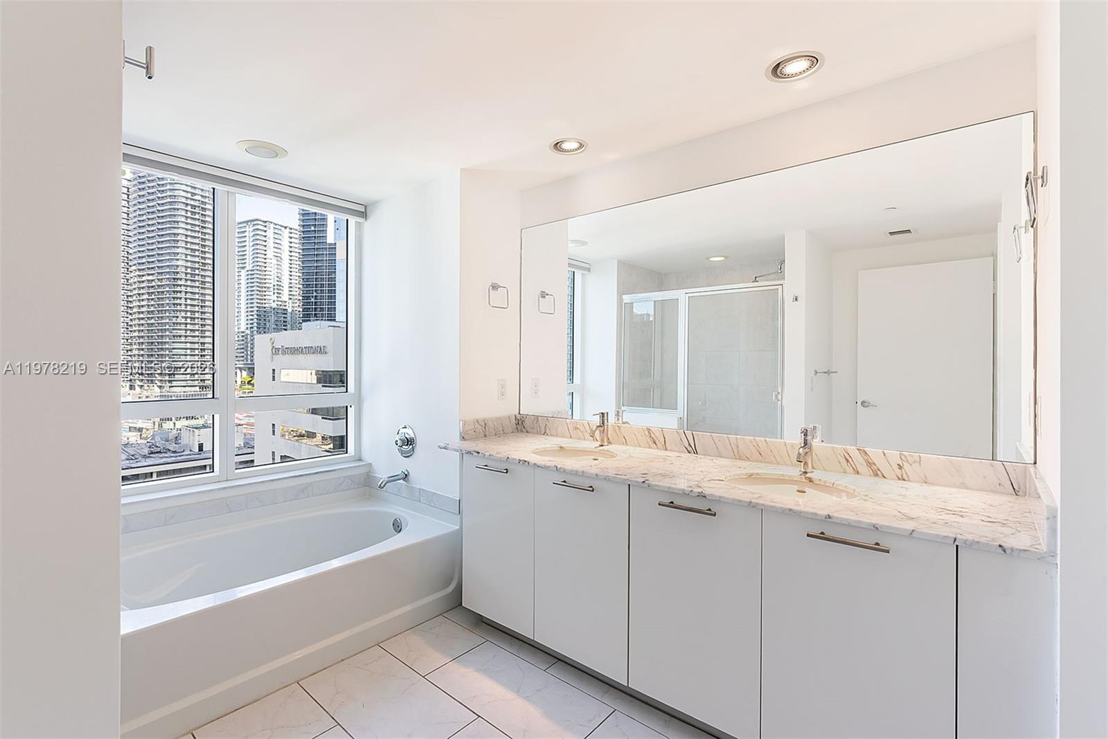 951 Brickell Ave #1711, Miami FL 33131