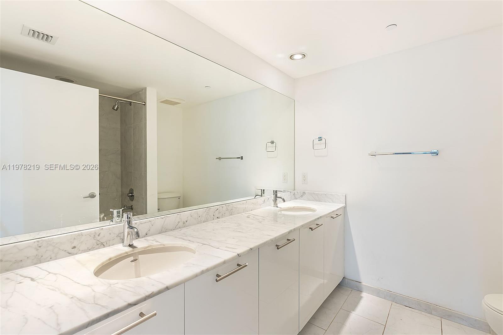 951 Brickell Ave #1711, Miami FL 33131