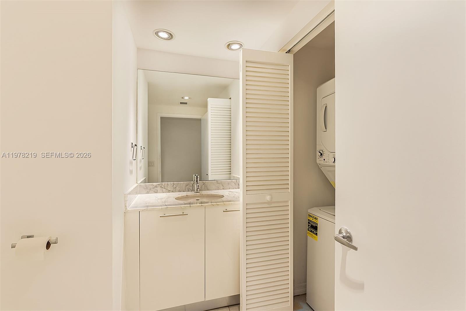 951 Brickell Ave #1711, Miami FL 33131