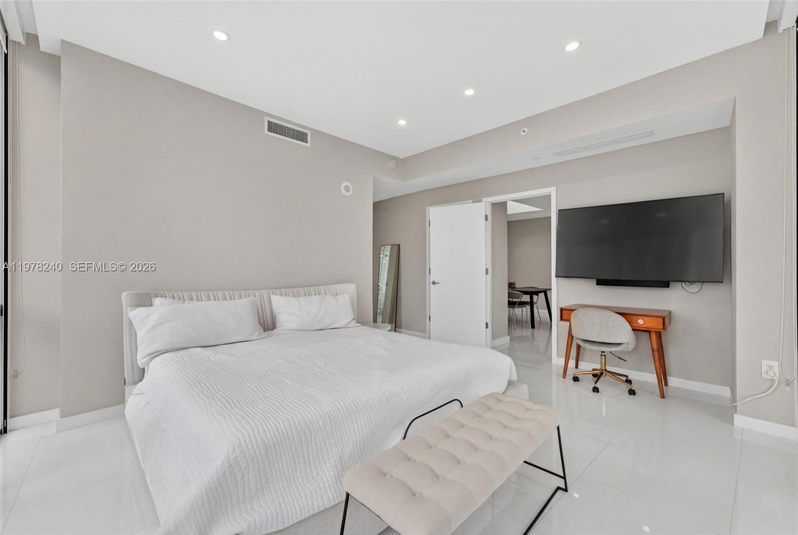 851 NE 1st Ave #1101, Miami FL 33132