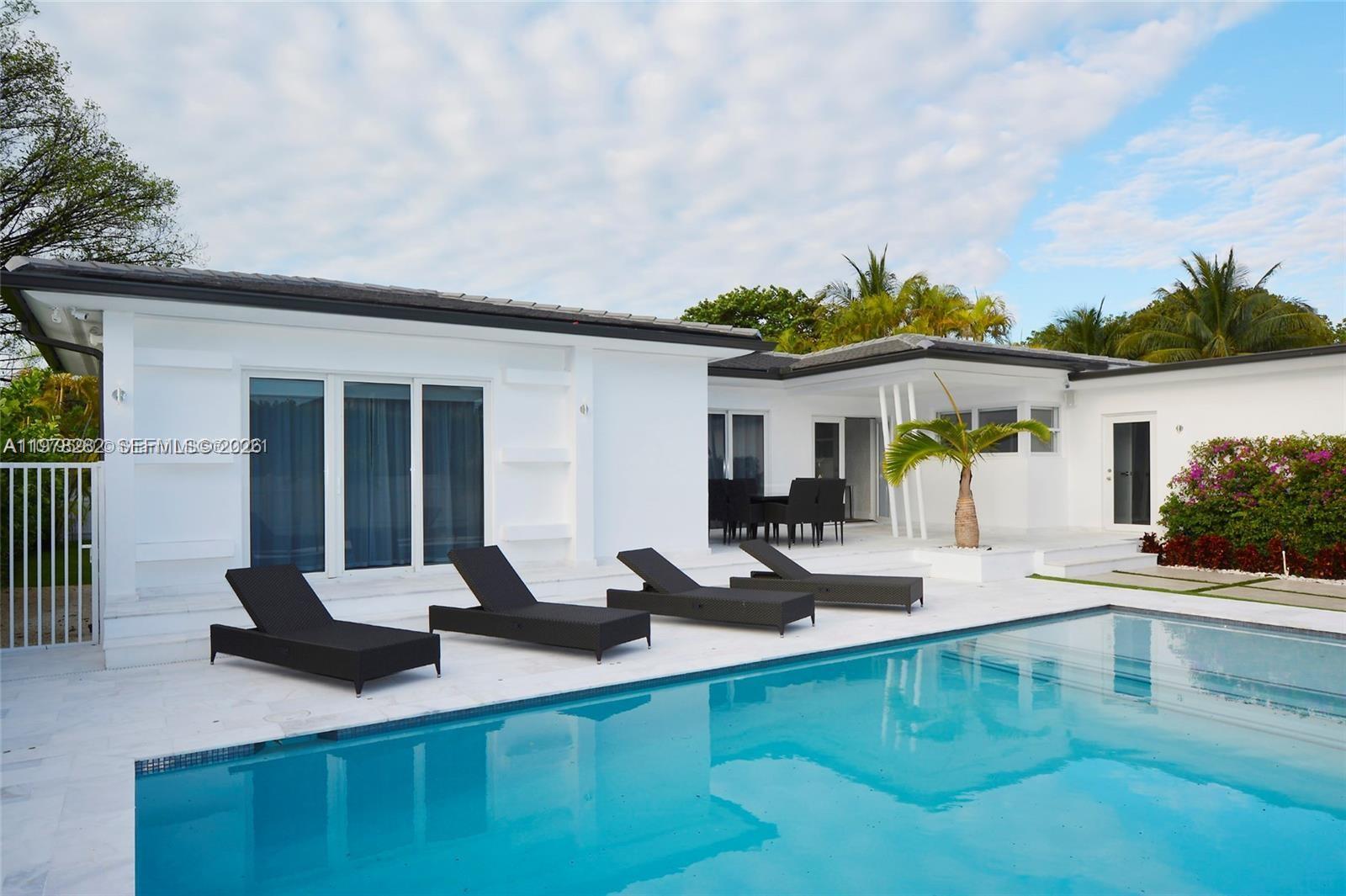 880 N Venetian Dr, Miami Beach FL 33139