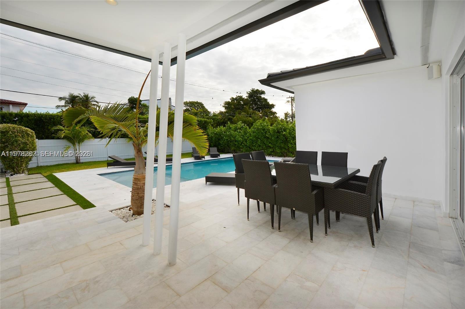 880 N Venetian Dr, Miami Beach FL 33139