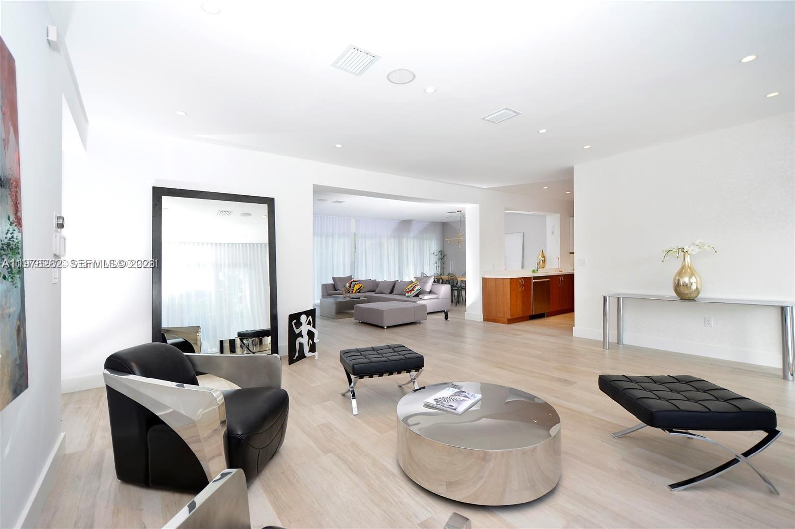 880 N Venetian Dr, Miami Beach FL 33139