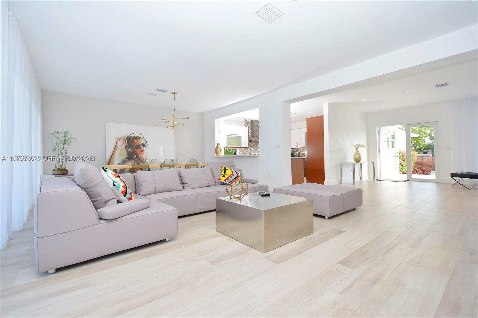 880 N Venetian Dr, Miami Beach FL 33139