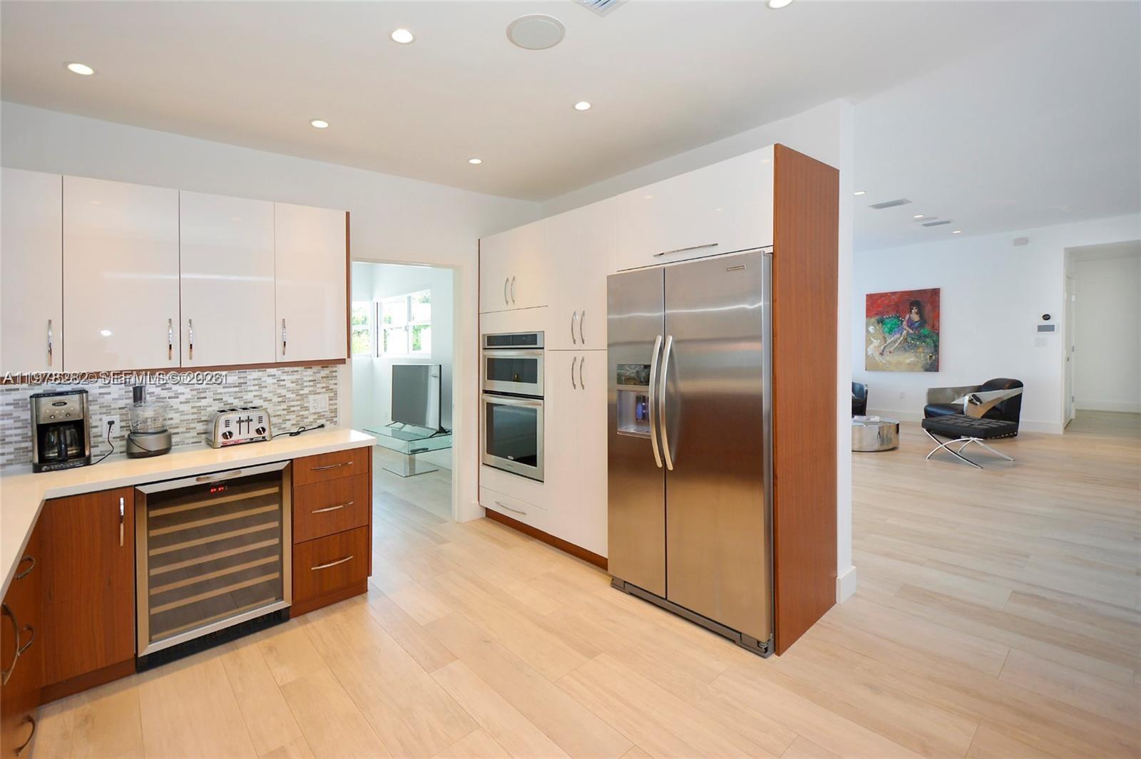 880 N Venetian Dr, Miami Beach FL 33139