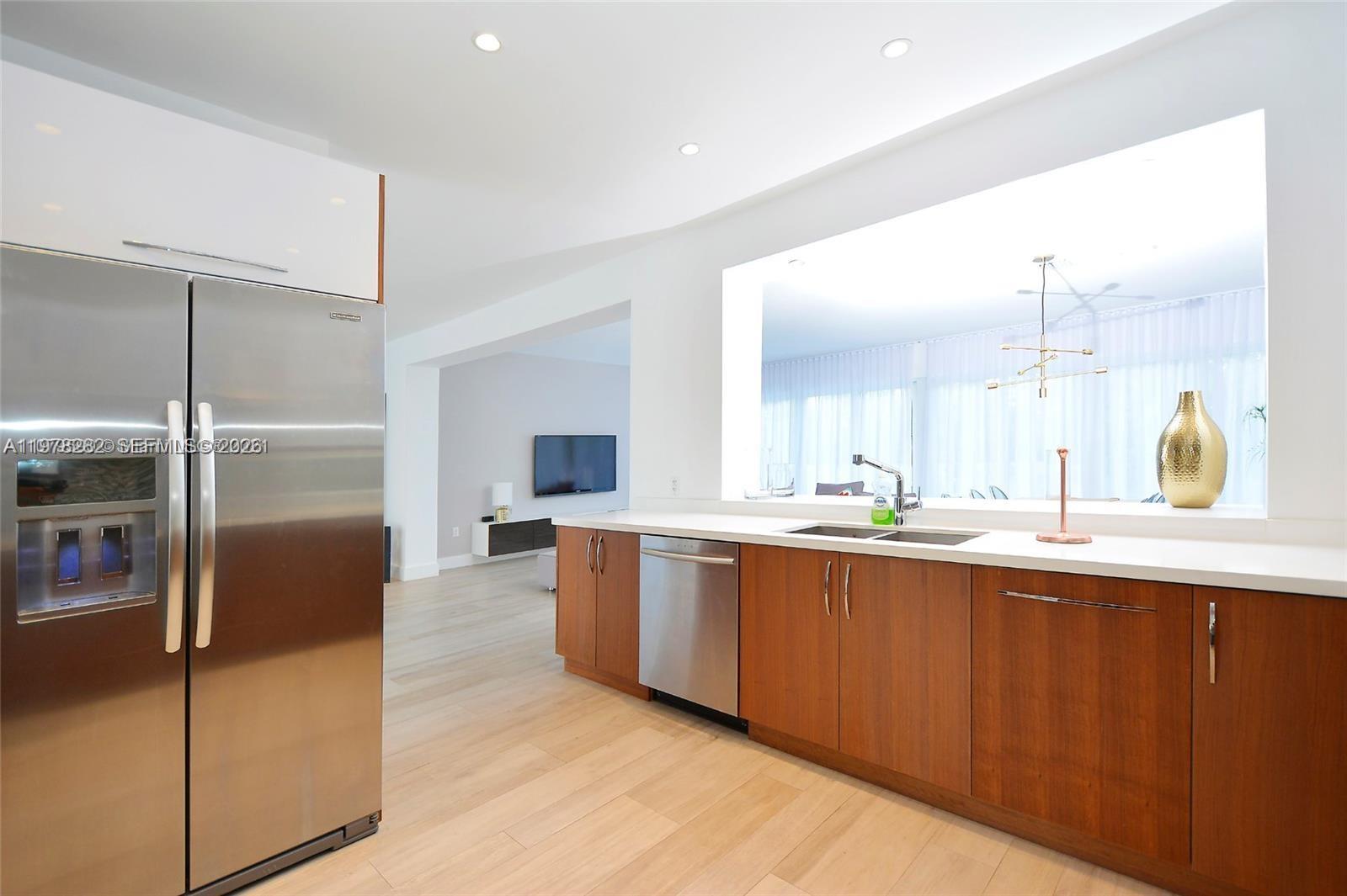 880 N Venetian Dr, Miami Beach FL 33139