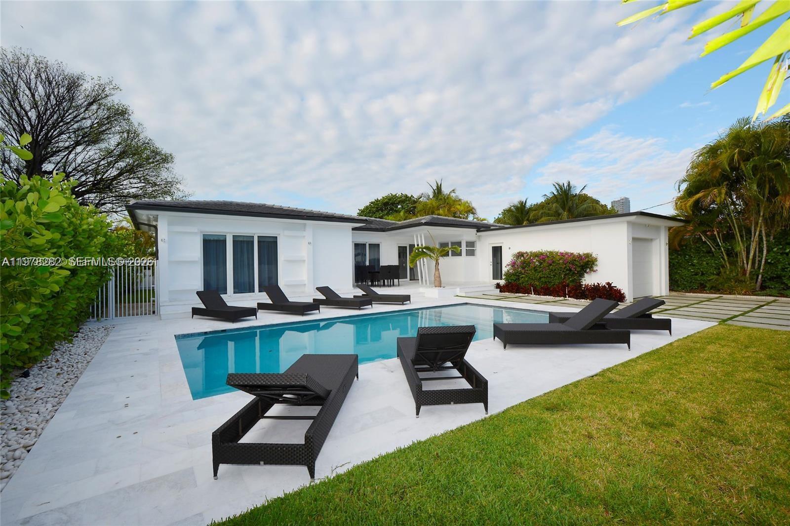 880 N Venetian Dr, Miami Beach FL 33139