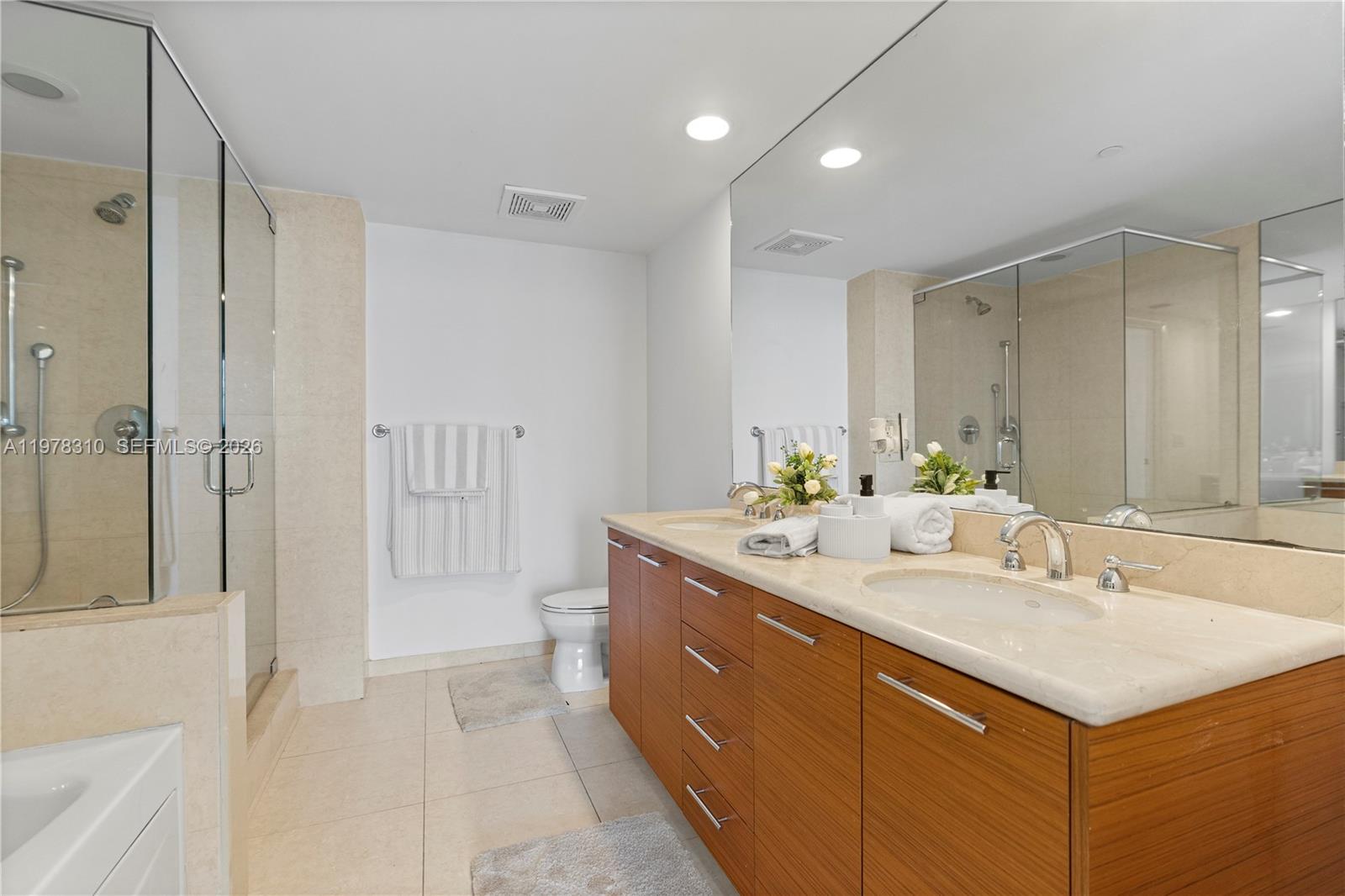 50 Biscayne Blvd #1902, Miami FL 33132