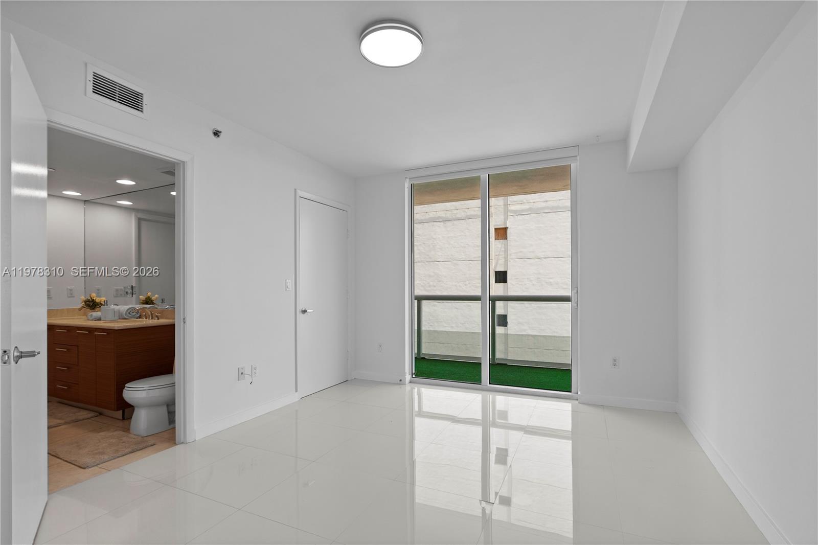 50 Biscayne Blvd #1902, Miami FL 33132