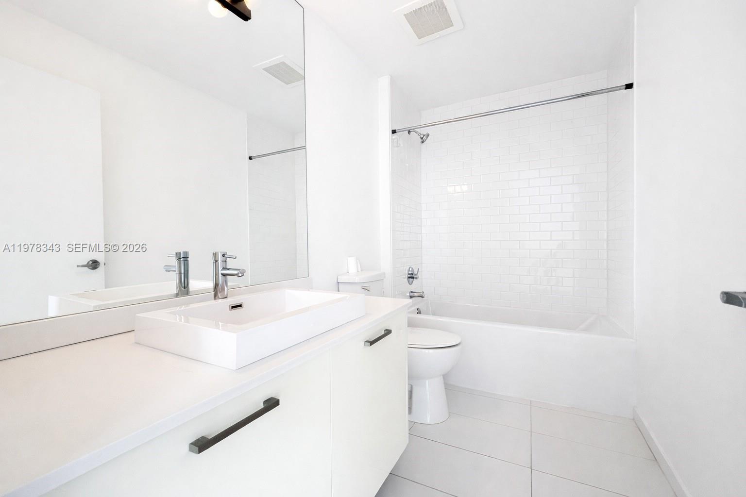 151 SE 1st St #3007, Miami FL 33131