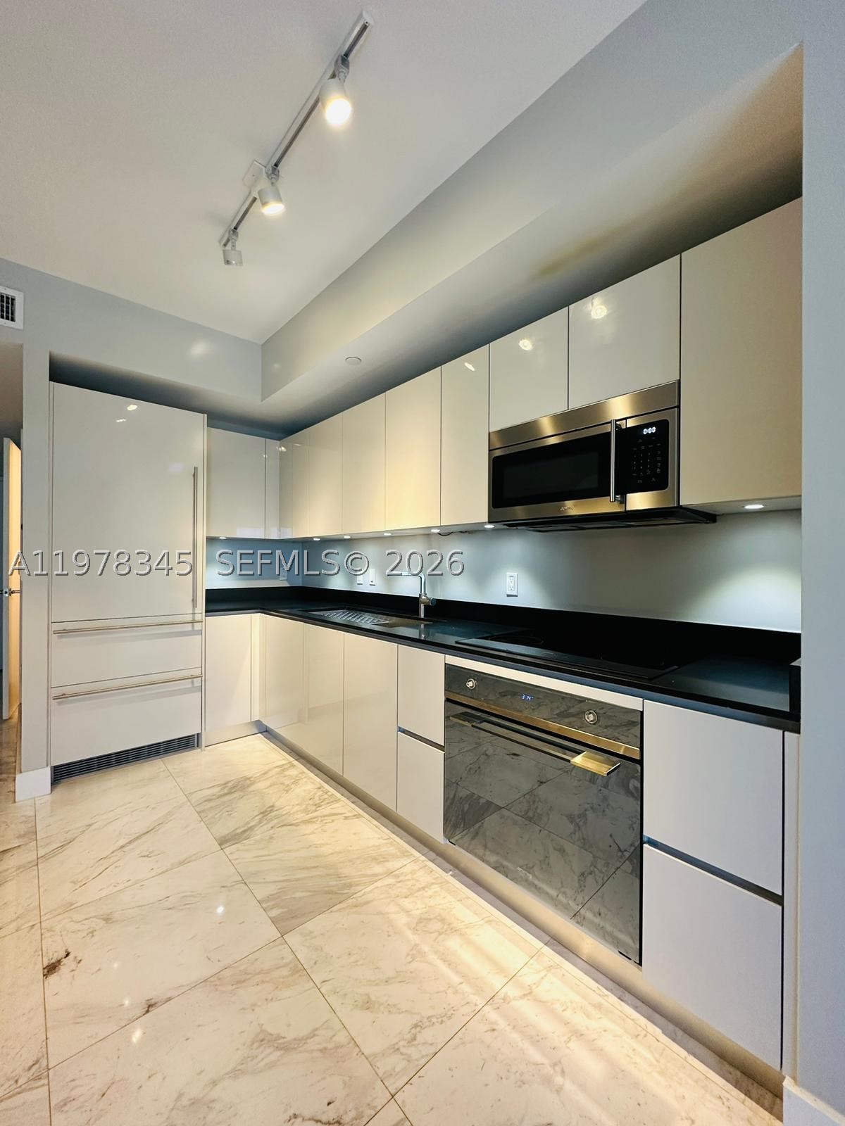 1010 Brickell Ave #4208, Miami FL 33131