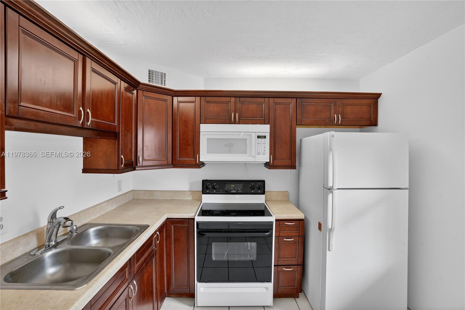 2821 Somerset Dr #317, Lauderdale Lakes FL 33311
