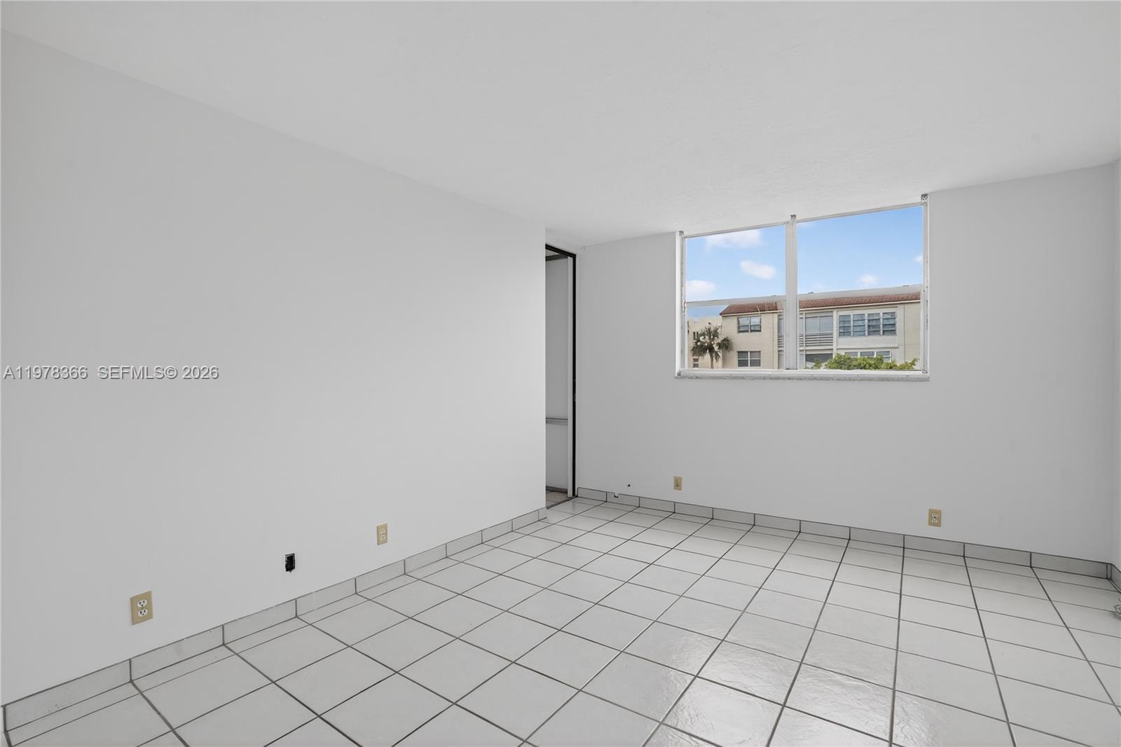 2821 Somerset Dr #317, Lauderdale Lakes FL 33311