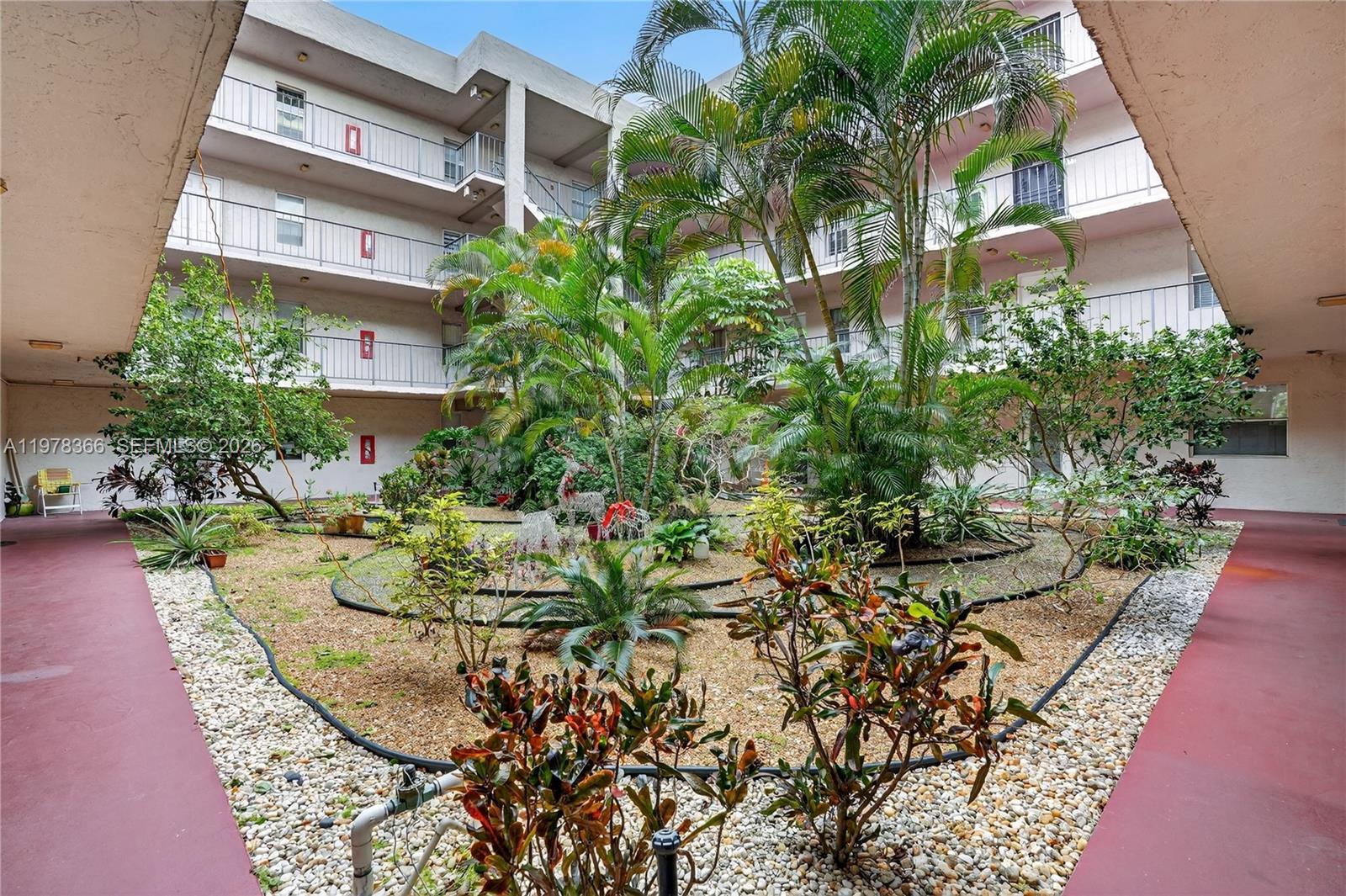 2821 Somerset Dr #317, Lauderdale Lakes FL 33311