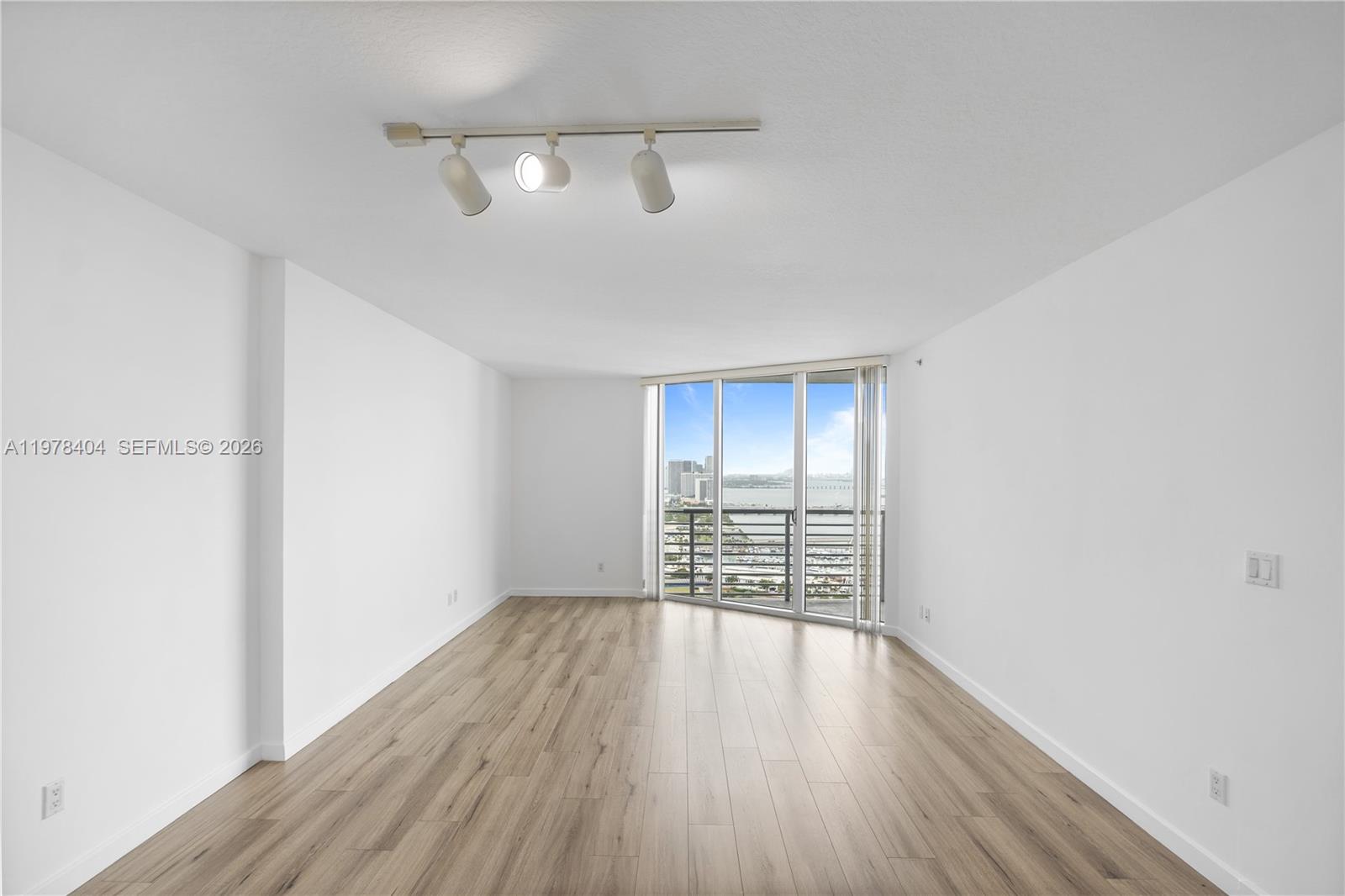 325 S BISCAYNE BL #4324, Miami FL 33131
