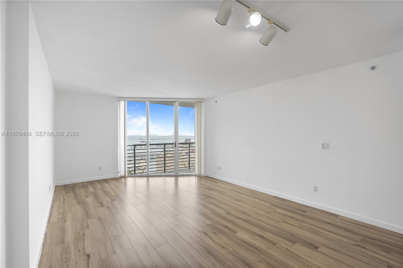 325 S BISCAYNE BL #4324, Miami FL 33131