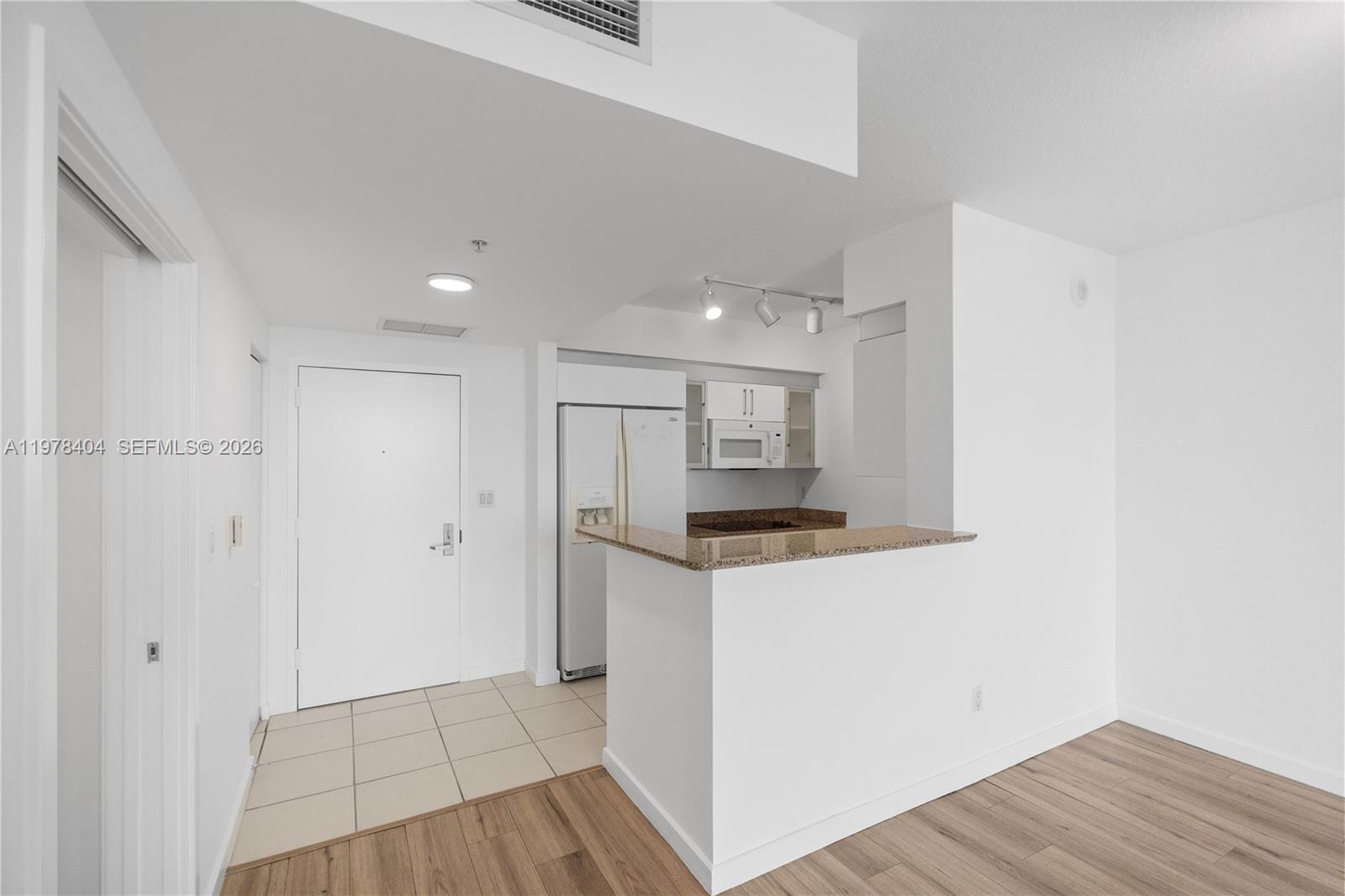 325 S BISCAYNE BL #4324, Miami FL 33131