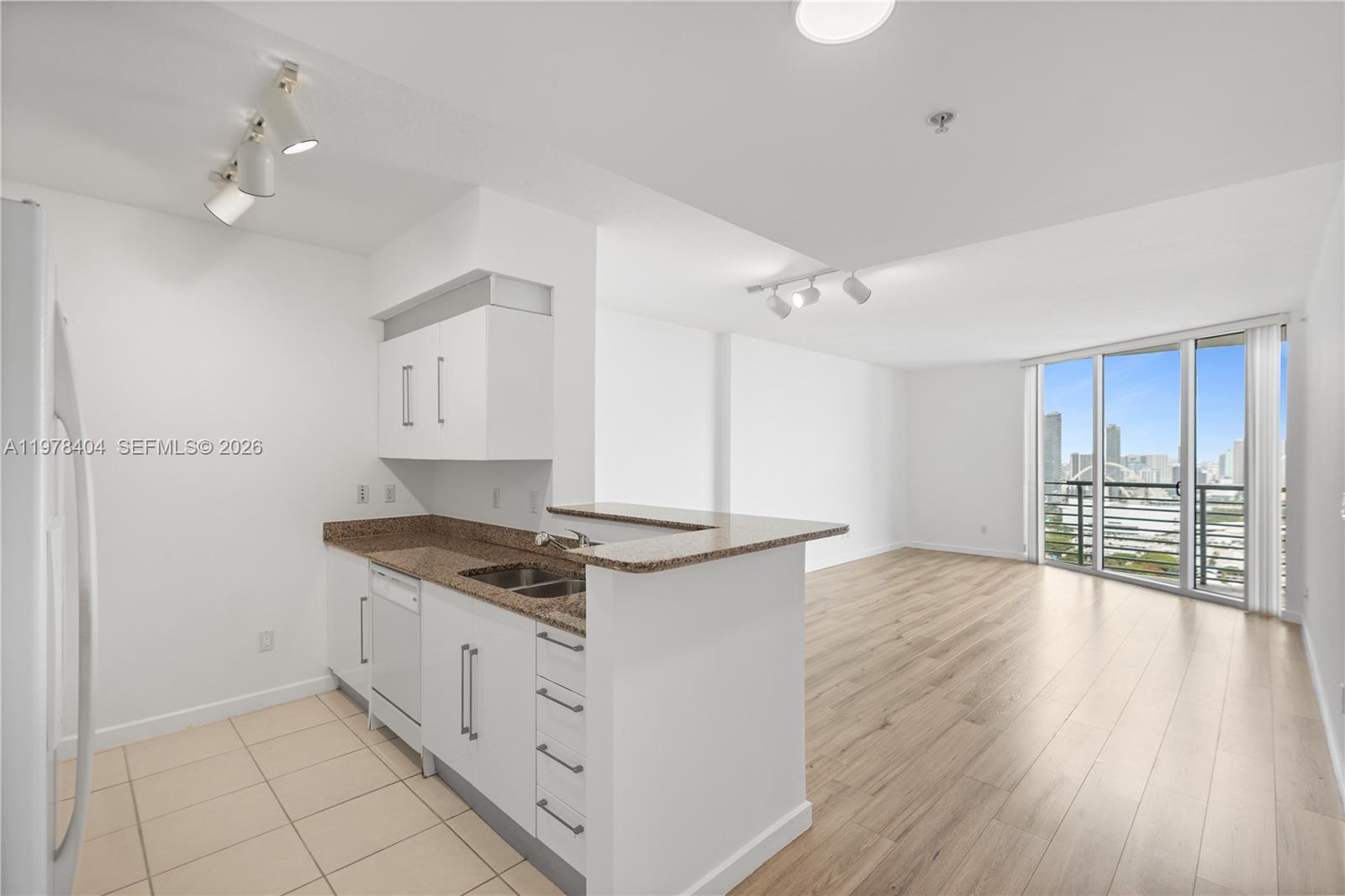 325 S BISCAYNE BL #4324, Miami FL 33131