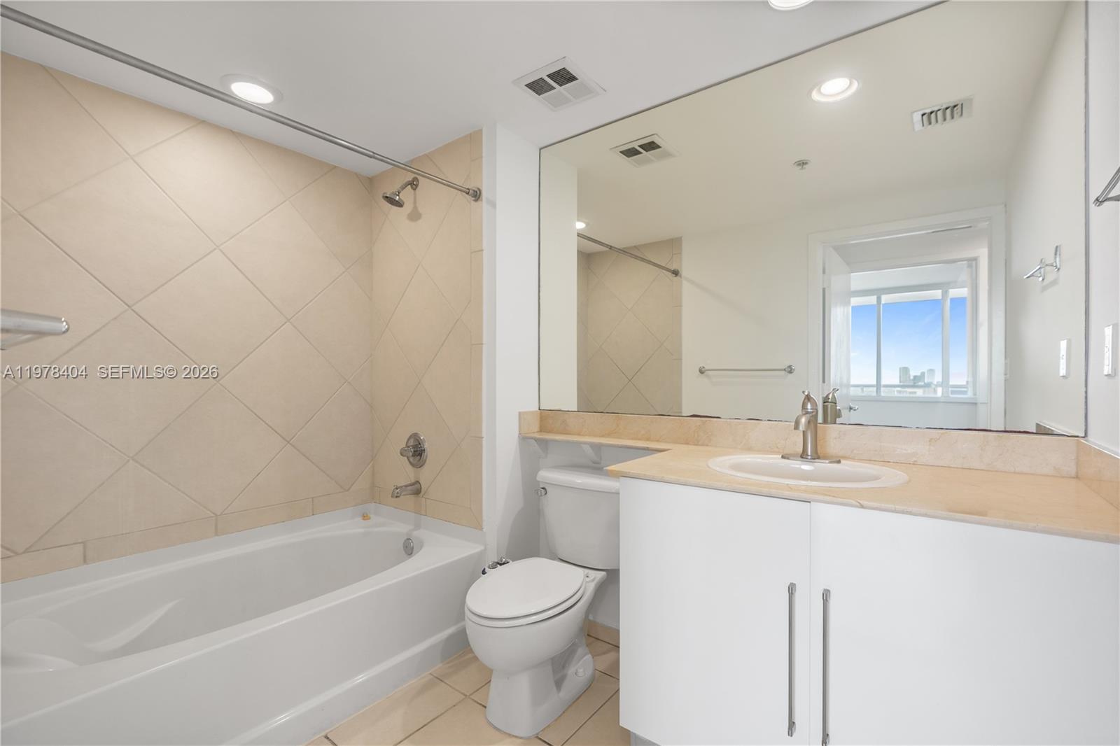 325 S BISCAYNE BL #4324, Miami FL 33131