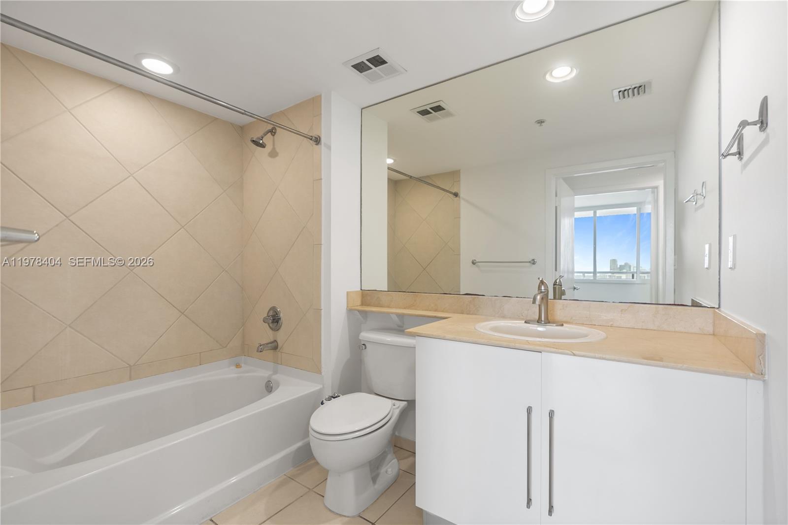 325 S BISCAYNE BL #4324, Miami FL 33131
