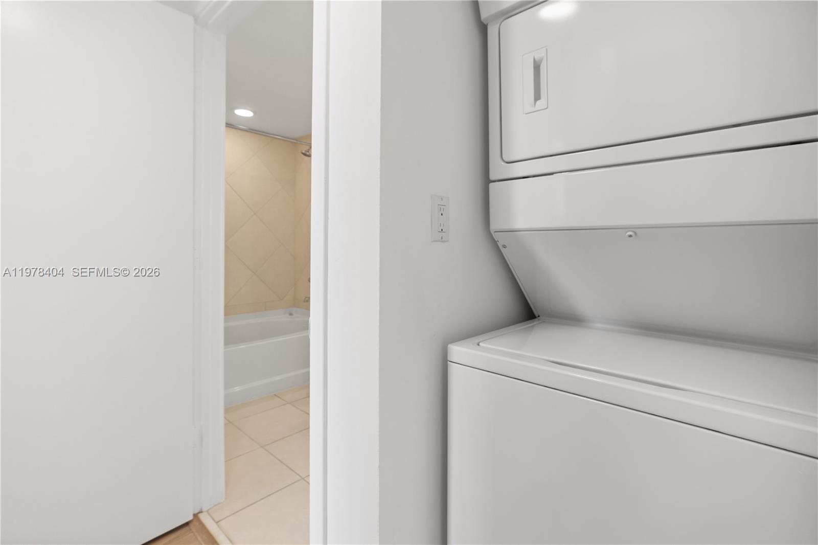 325 S BISCAYNE BL #4324, Miami FL 33131