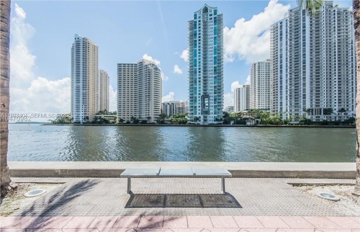 325 S BISCAYNE BL #4324, Miami FL 33131