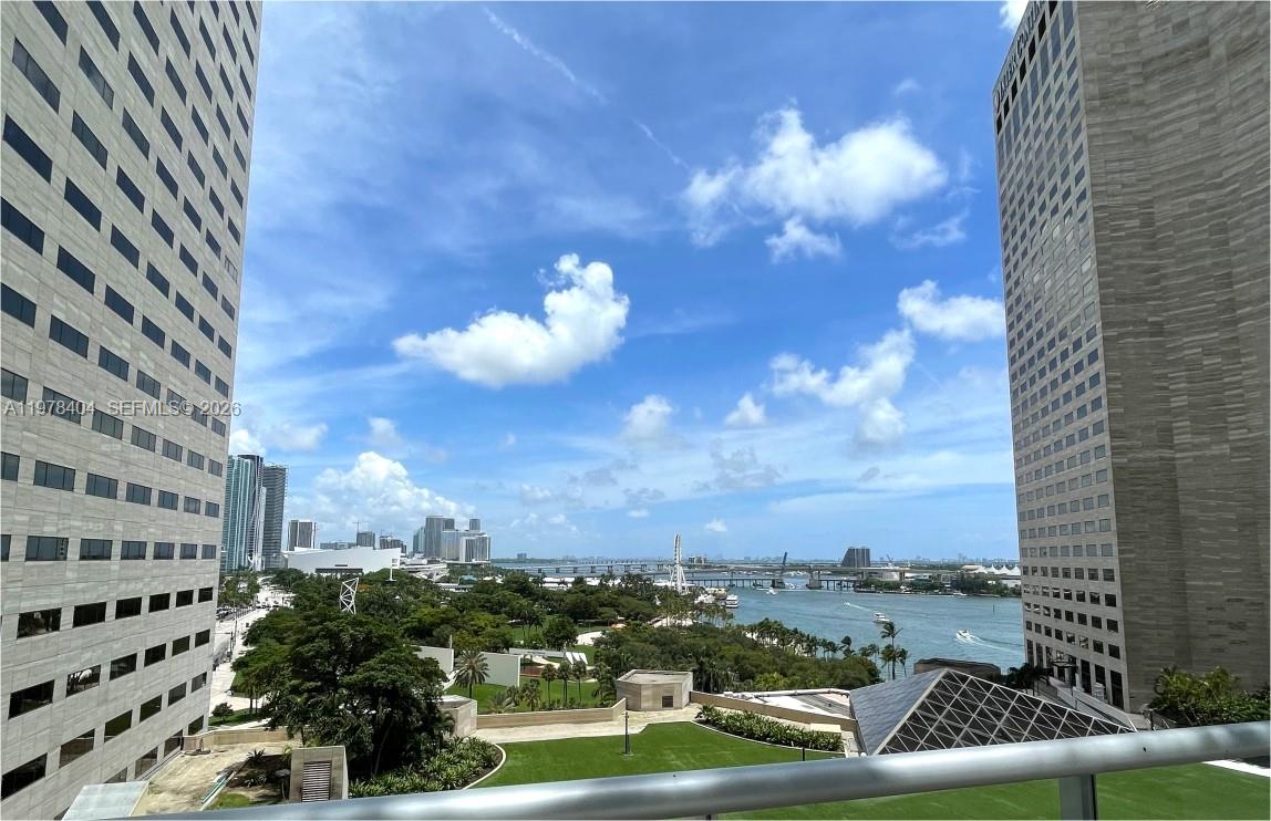 325 S BISCAYNE BL #4324, Miami FL 33131