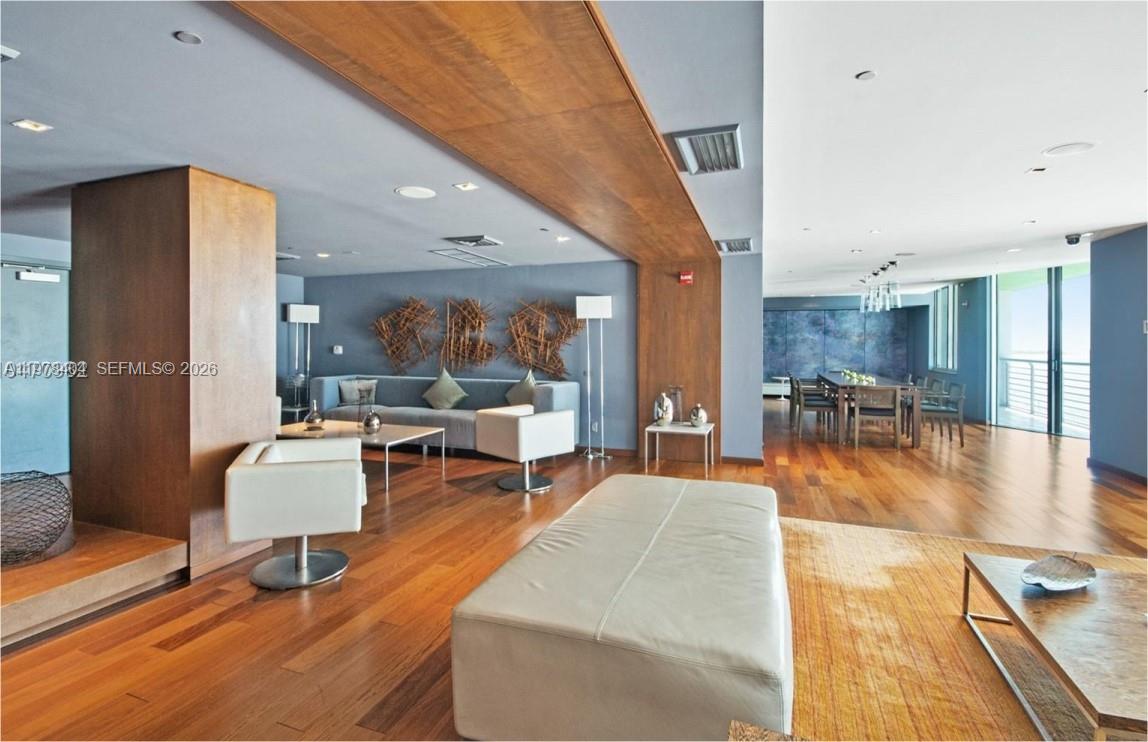 325 S BISCAYNE BL #4324, Miami FL 33131