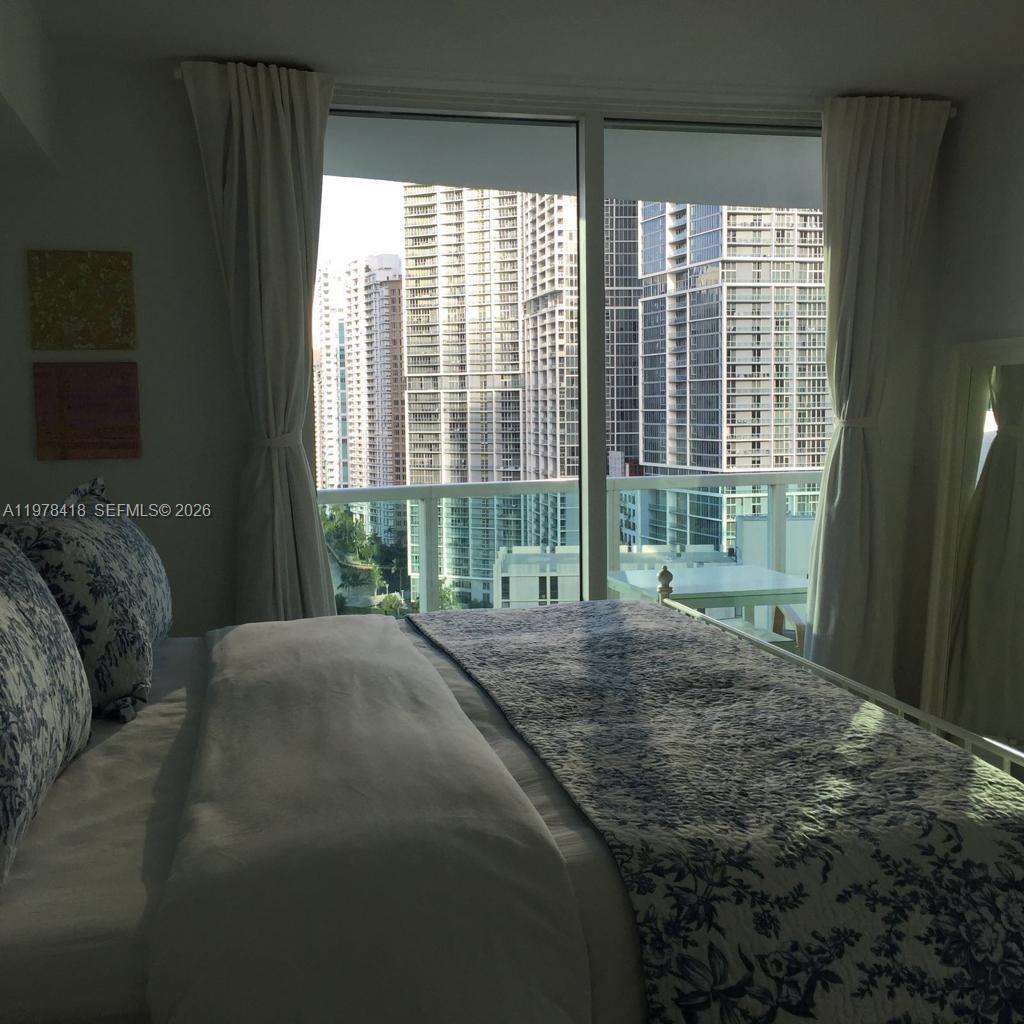 31 SE 5th St #2206, Miami FL 33131
