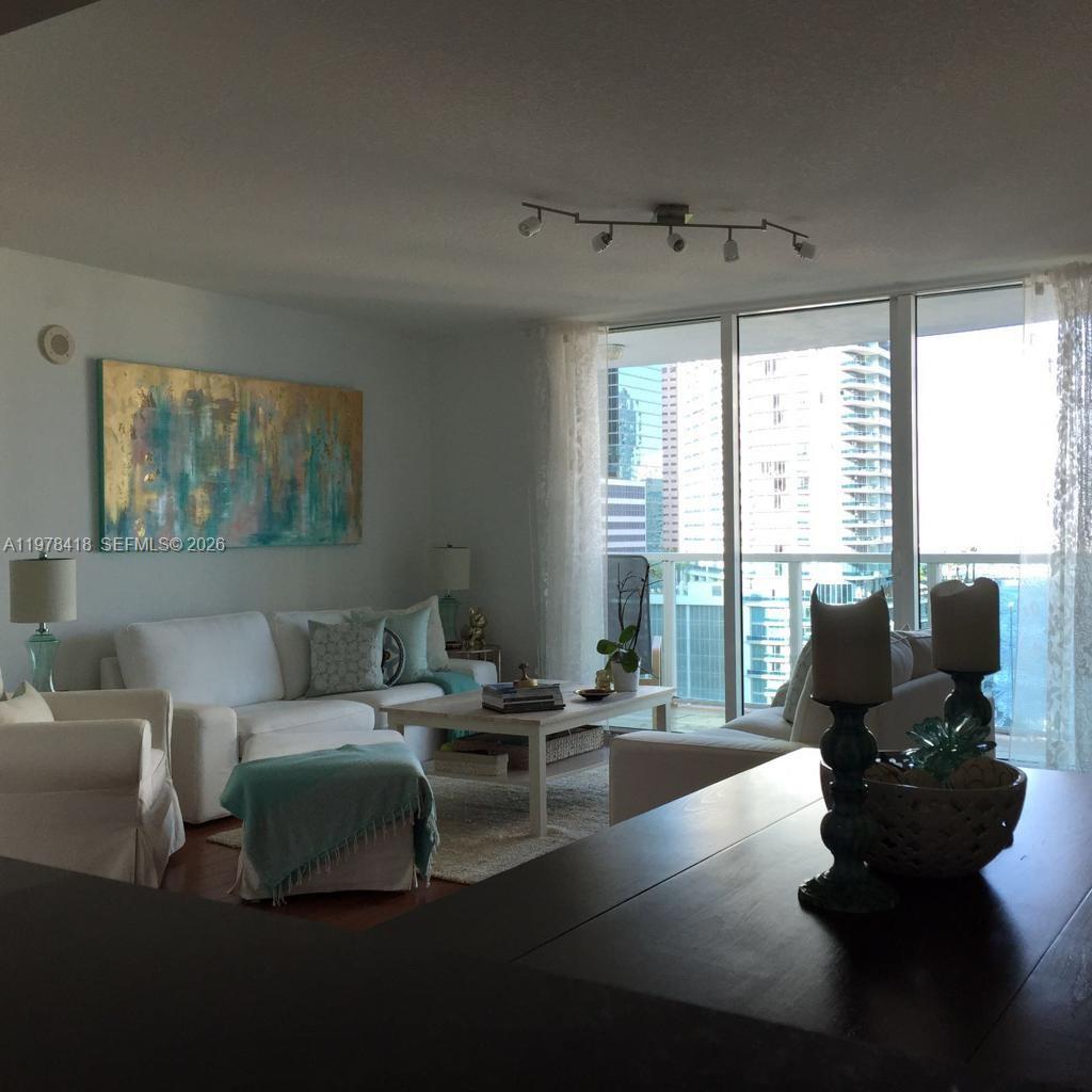 31 SE 5th St #2206, Miami FL 33131