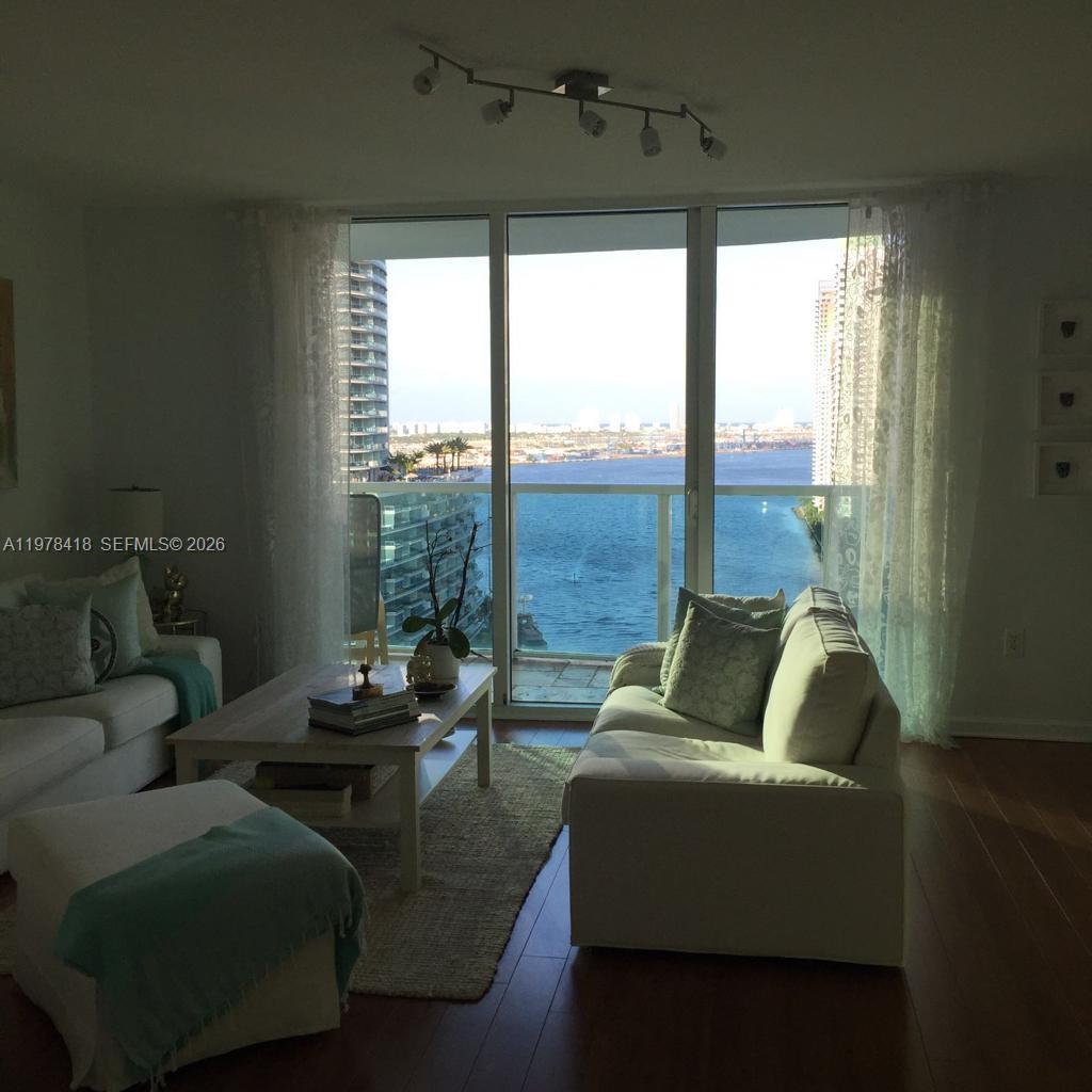 31 SE 5th St #2206, Miami FL 33131