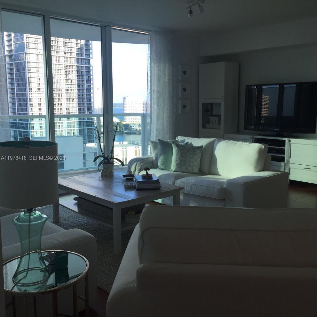 31 SE 5th St #2206, Miami FL 33131