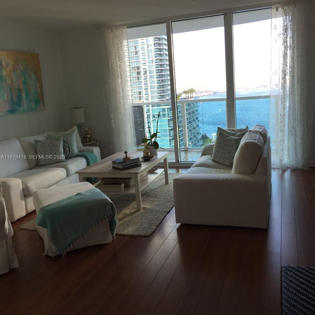 31 SE 5th St #2206, Miami FL 33131