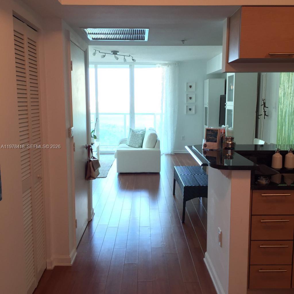 31 SE 5th St #2206, Miami FL 33131