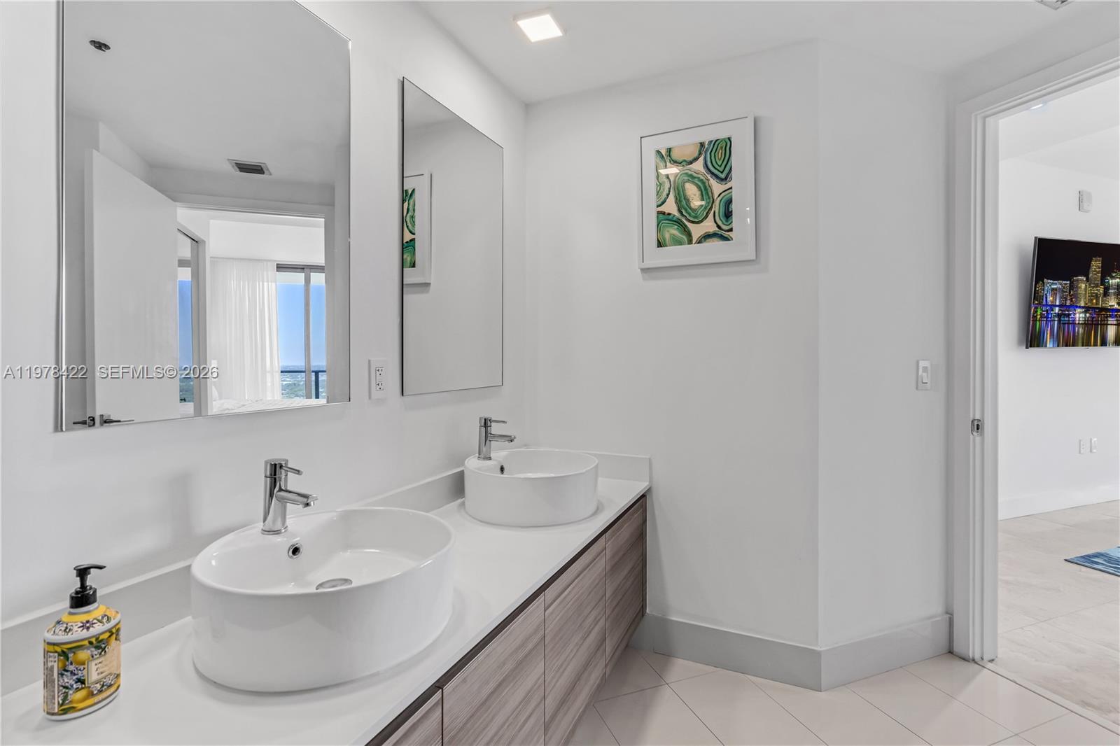 121 NE 34th St #3116, Miami FL 33137