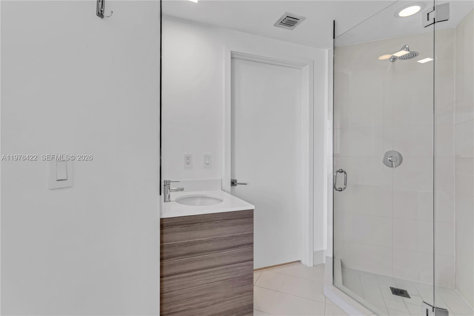 121 NE 34th St #3116, Miami FL 33137