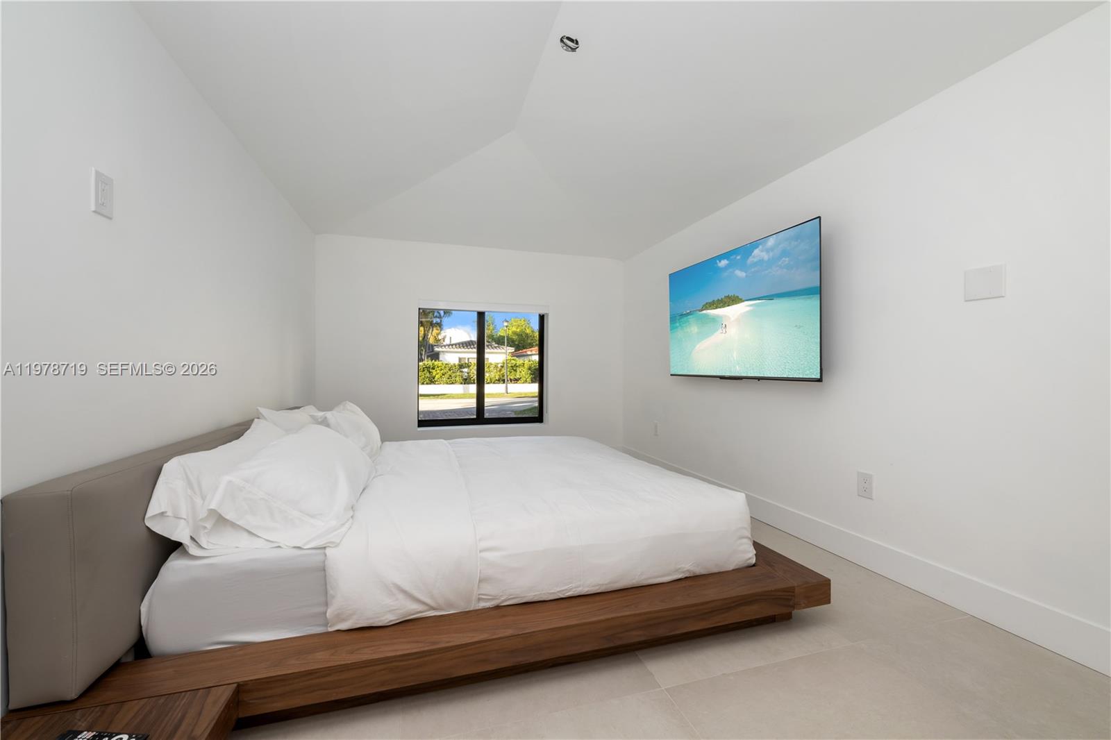 900 W 47th Ct, Miami Beach FL 33140