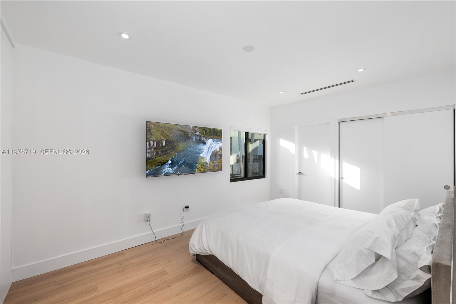 900 W 47th Ct, Miami Beach FL 33140