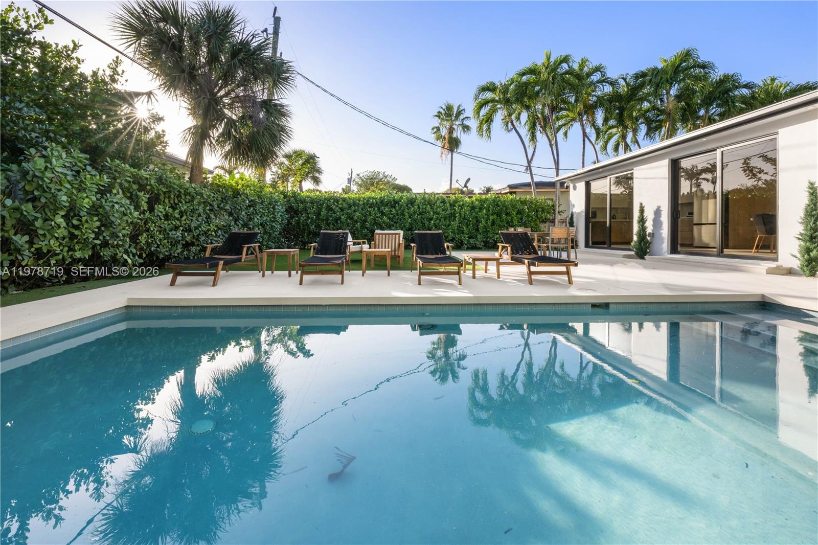 900 W 47th Ct, Miami Beach FL 33140