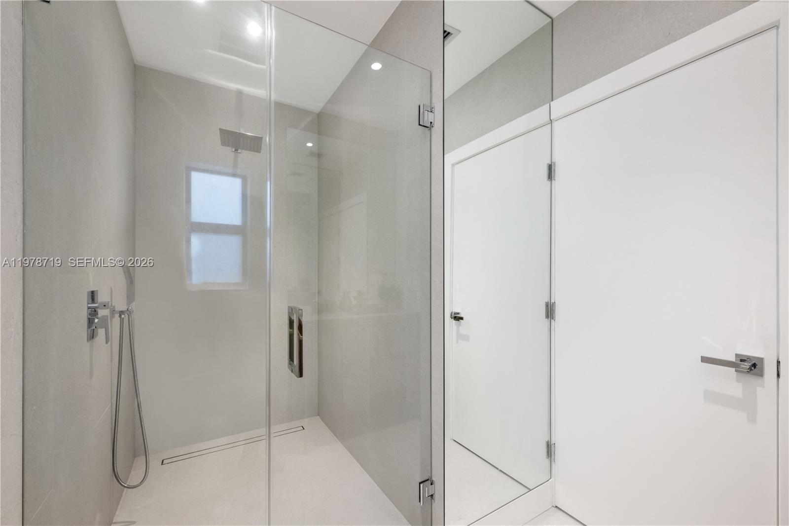 900 W 47th Ct, Miami Beach FL 33140