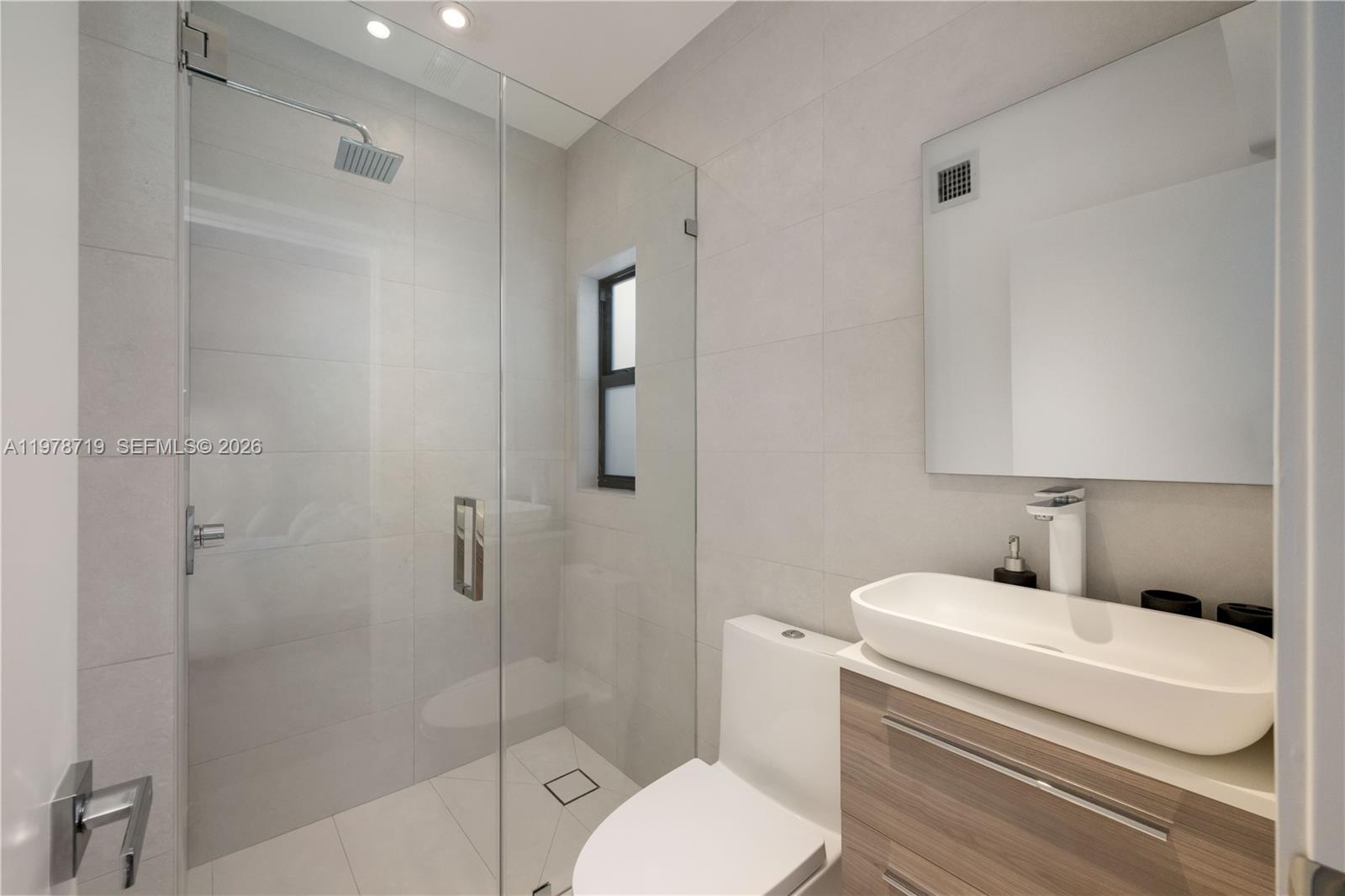 900 W 47th Ct, Miami Beach FL 33140