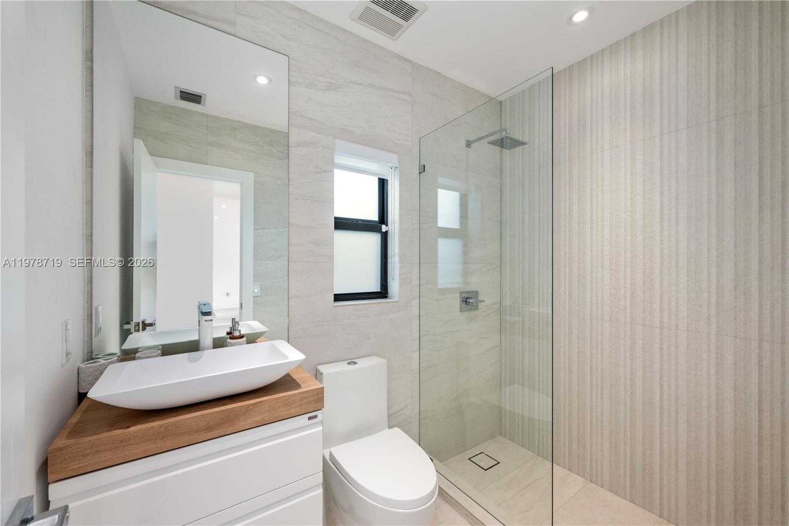 900 W 47th Ct, Miami Beach FL 33140