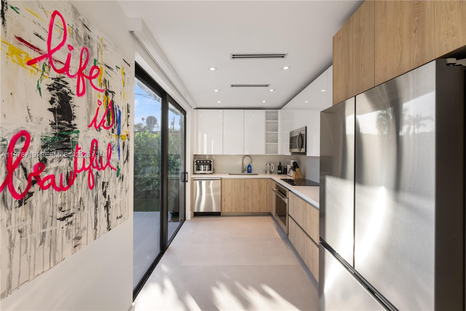 900 W 47th Ct, Miami Beach FL 33140