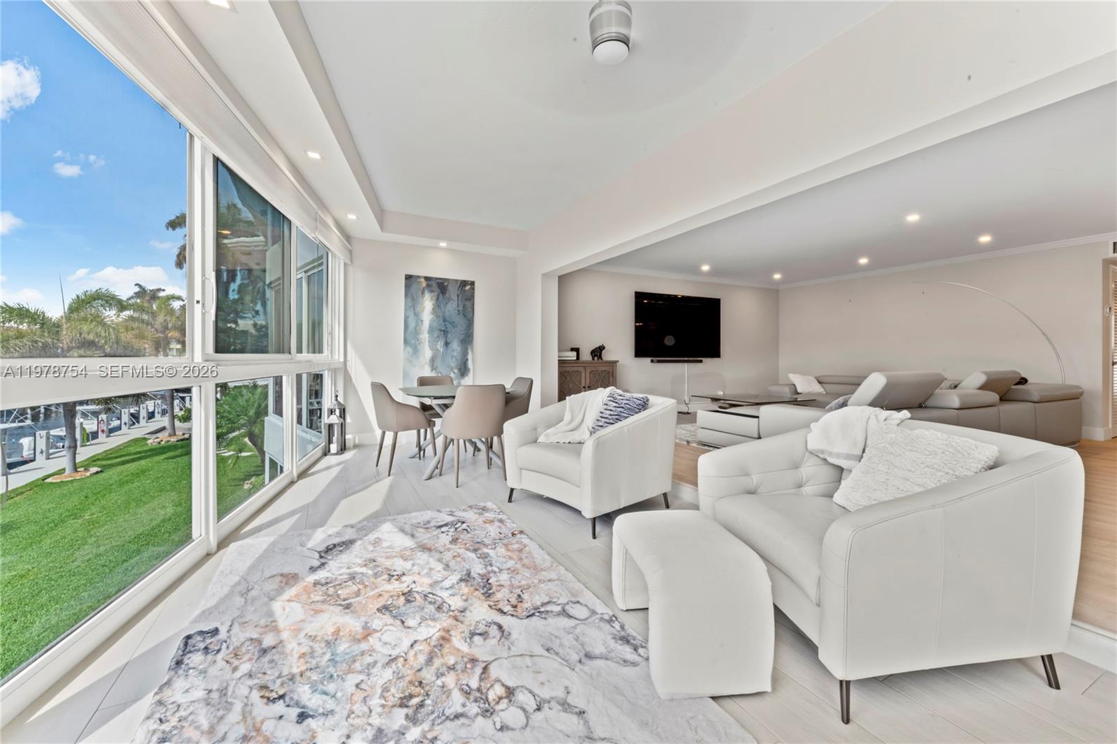 3050 NE 48th St #207, Fort Lauderdale FL 33308