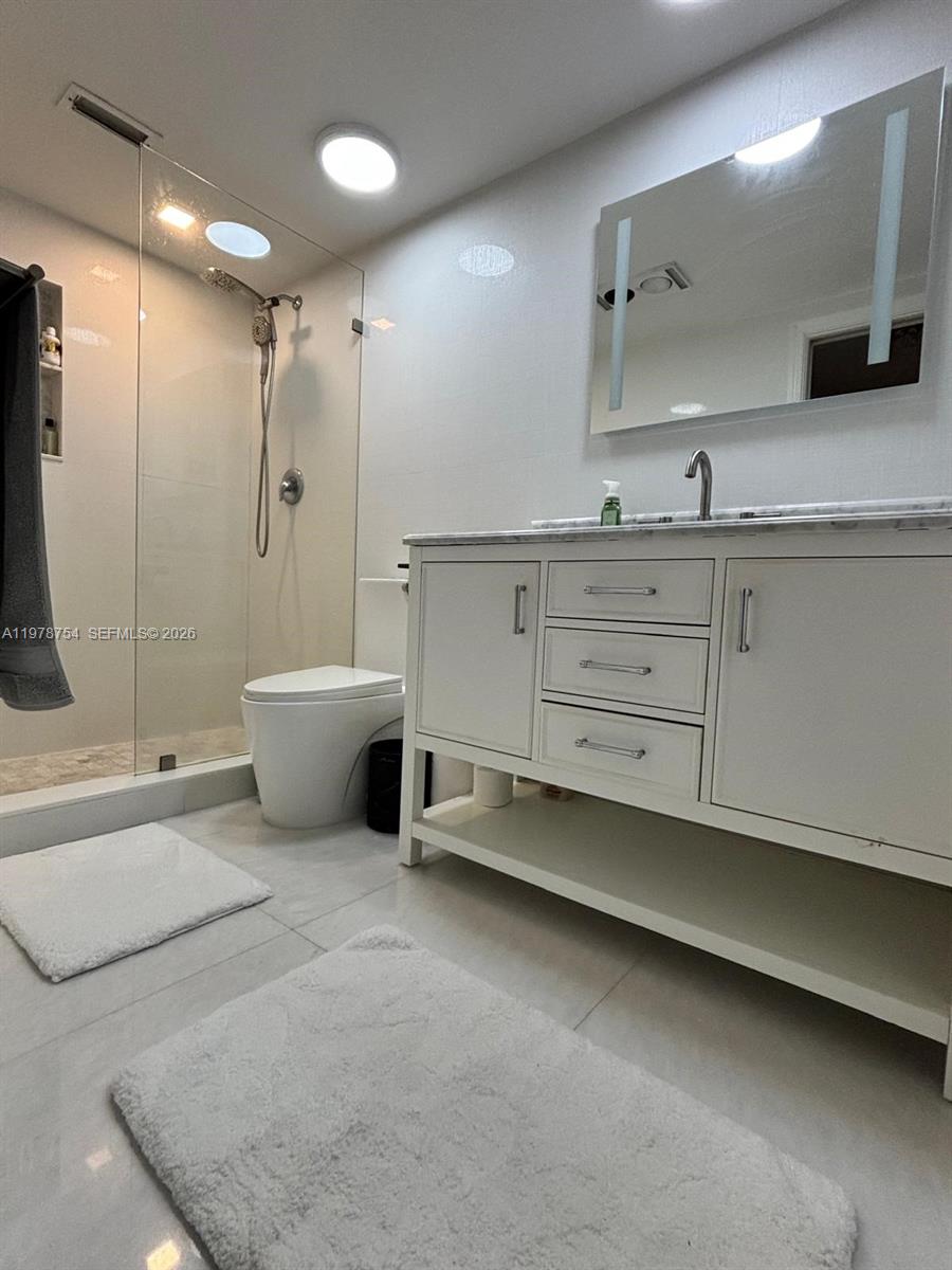 3050 NE 48th St #207, Fort Lauderdale FL 33308
