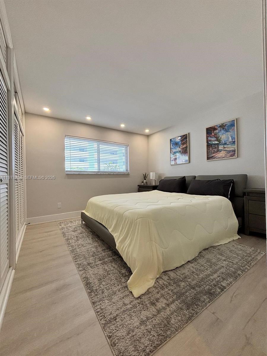 3050 NE 48th St #207, Fort Lauderdale FL 33308