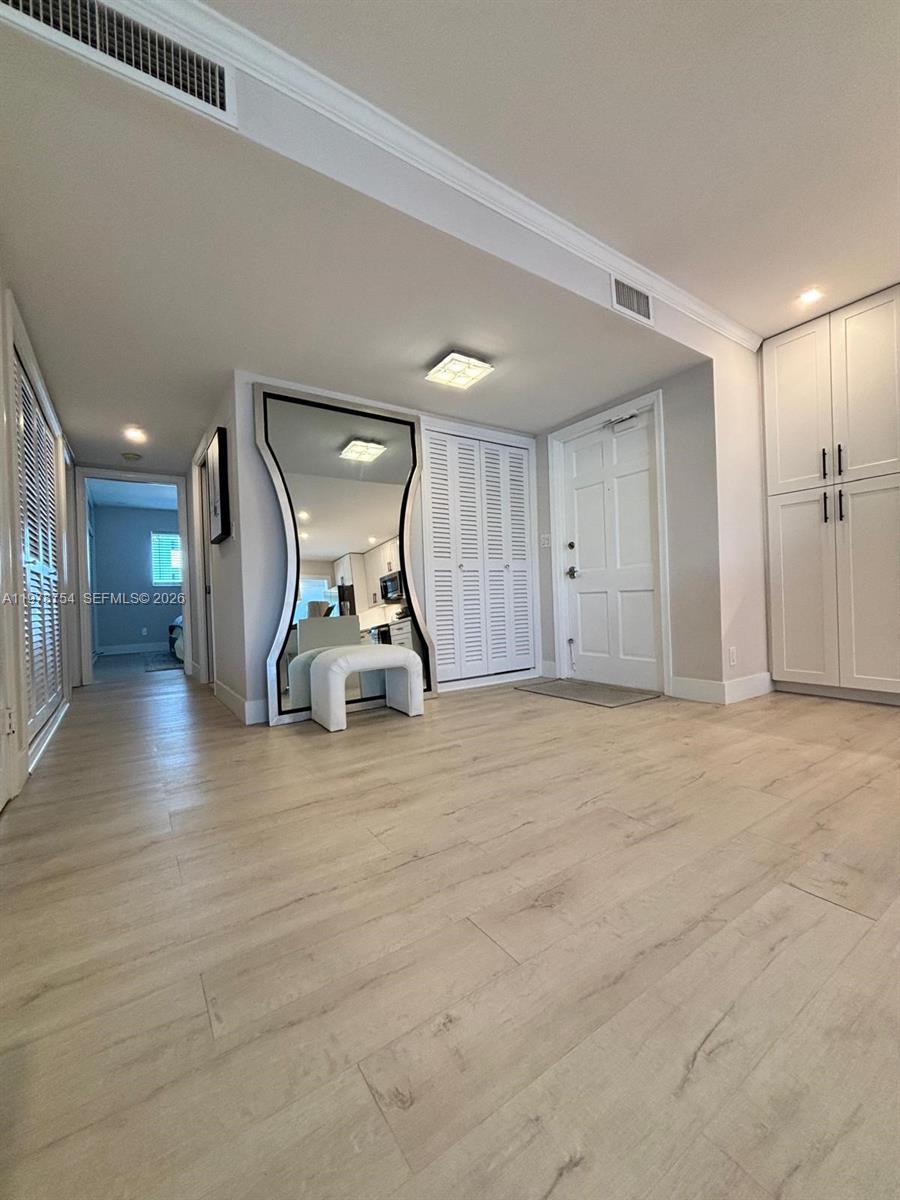 3050 NE 48th St #207, Fort Lauderdale FL 33308