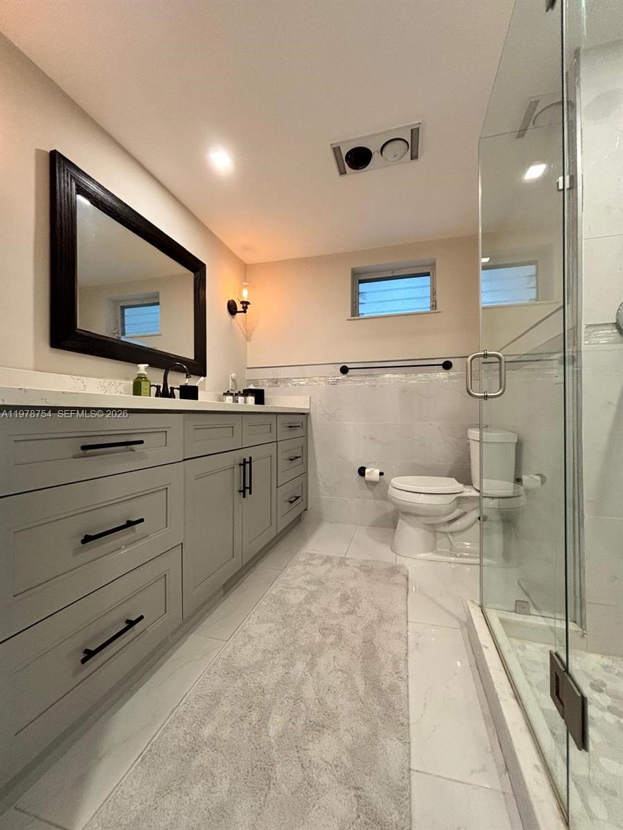 3050 NE 48th St #207, Fort Lauderdale FL 33308